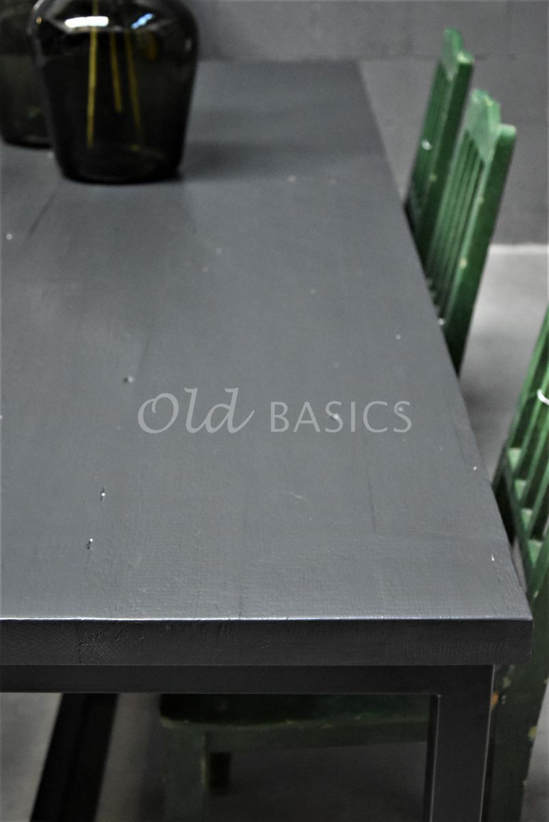 Detail van Eettafel Iron, RAL7021, zwart, grijs, materiaal staal